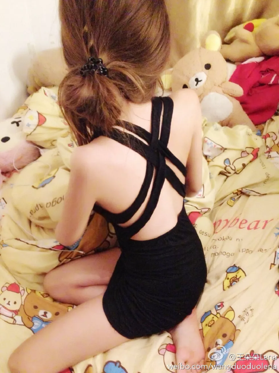 甜美尤物王朵朵Lena火爆身材童颜巨乳性感微博写真498P