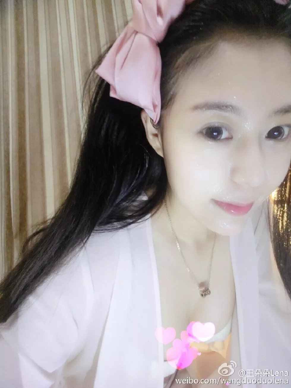 甜美尤物王朵朵Lena火爆身材童颜巨乳性感微博写真498P