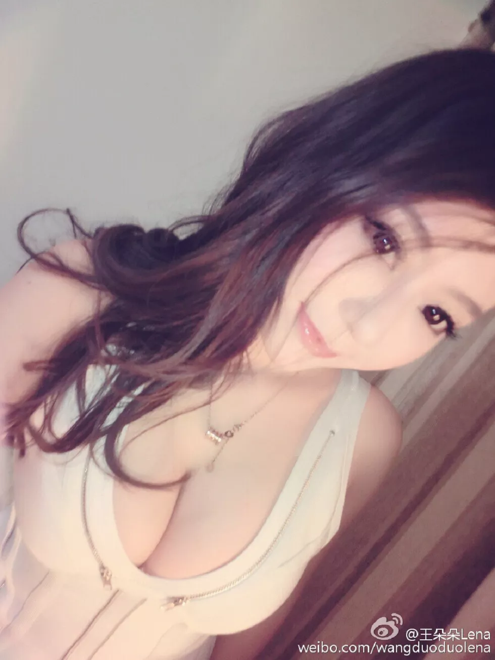 甜美尤物王朵朵Lena火爆身材童颜巨乳性感微博写真498P