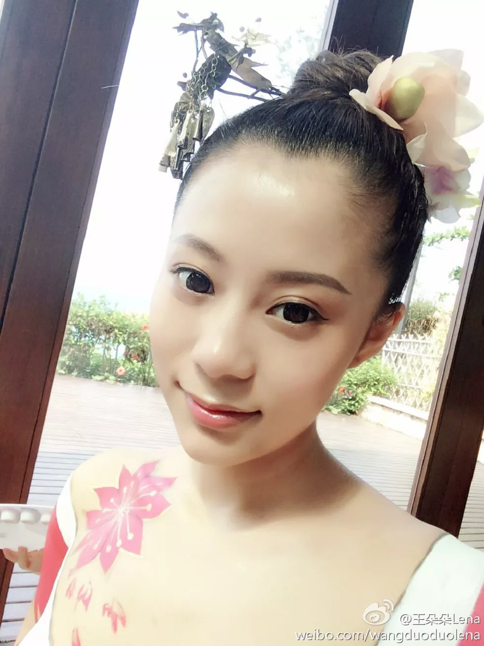 甜美尤物王朵朵Lena火爆身材童颜巨乳性感微博写真498P