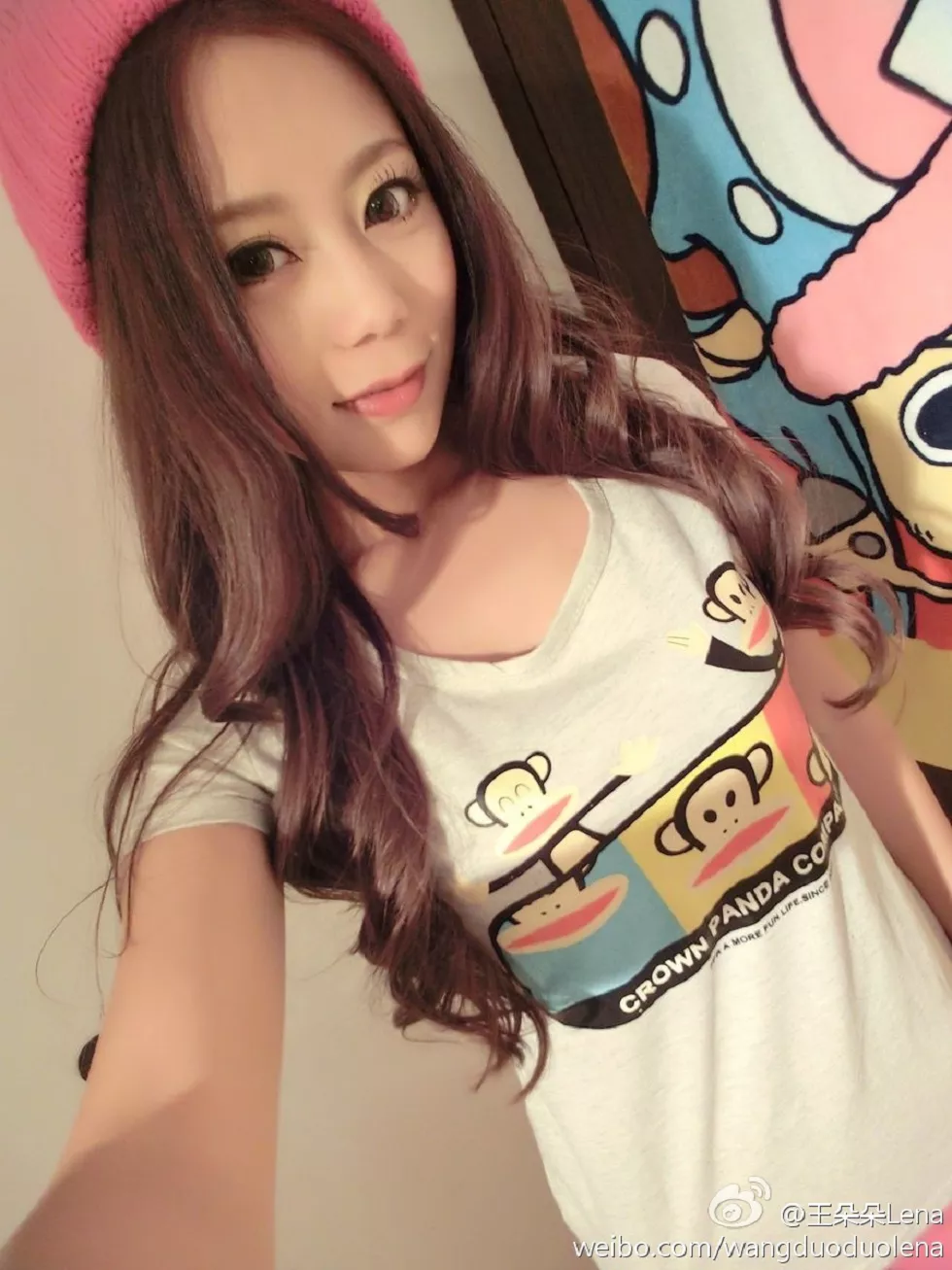 甜美尤物王朵朵Lena火爆身材童颜巨乳性感微博写真498P