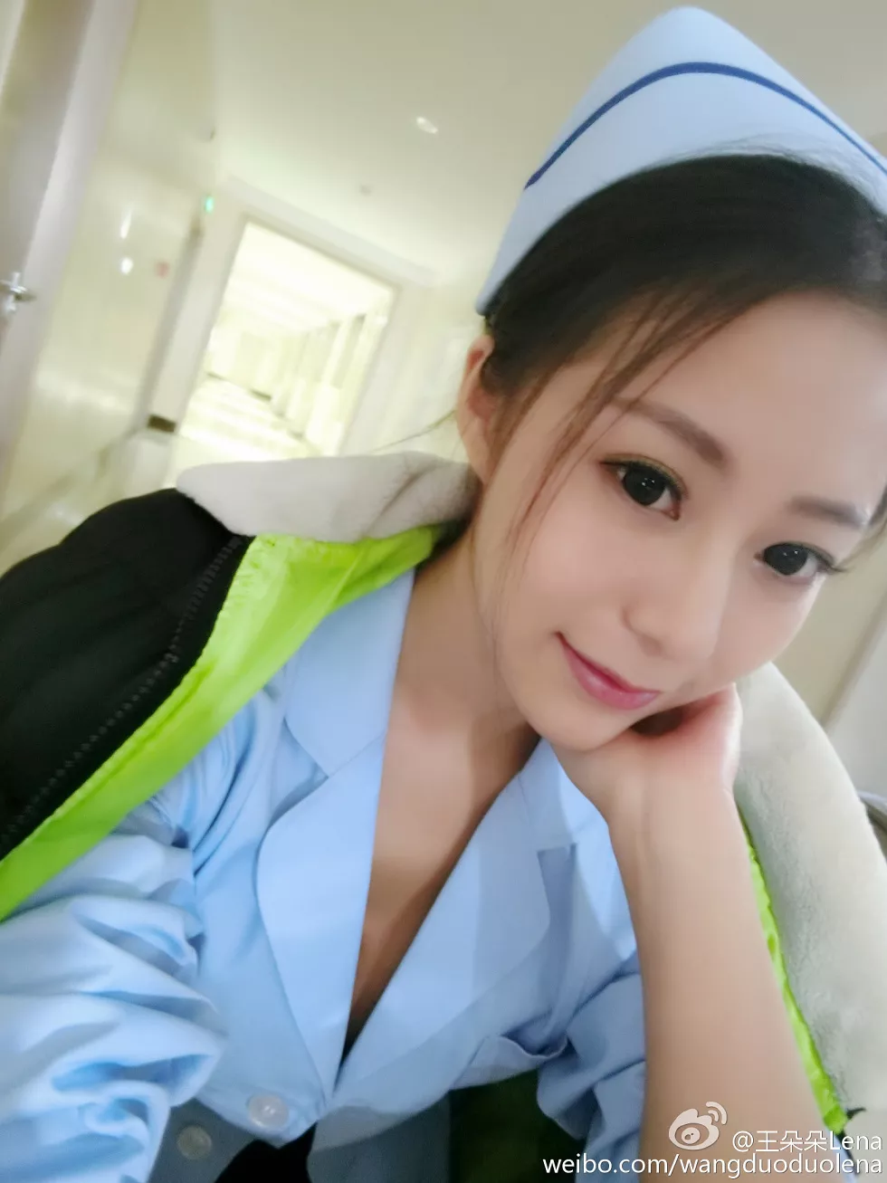 甜美尤物王朵朵Lena火爆身材童颜巨乳性感微博写真498P