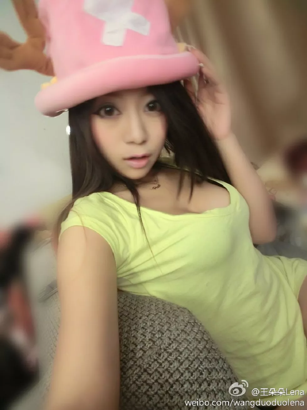 甜美尤物王朵朵Lena火爆身材童颜巨乳性感微博写真498P
