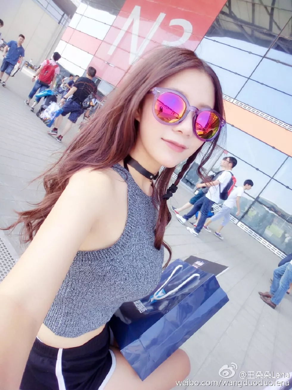 甜美尤物王朵朵Lena火爆身材童颜巨乳性感微博写真498P
