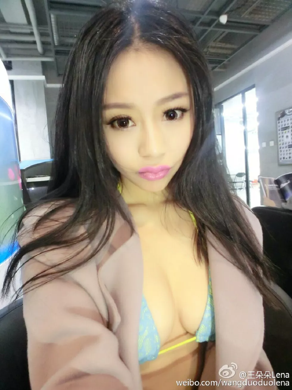 甜美尤物王朵朵Lena火爆身材童颜巨乳性感微博写真498P