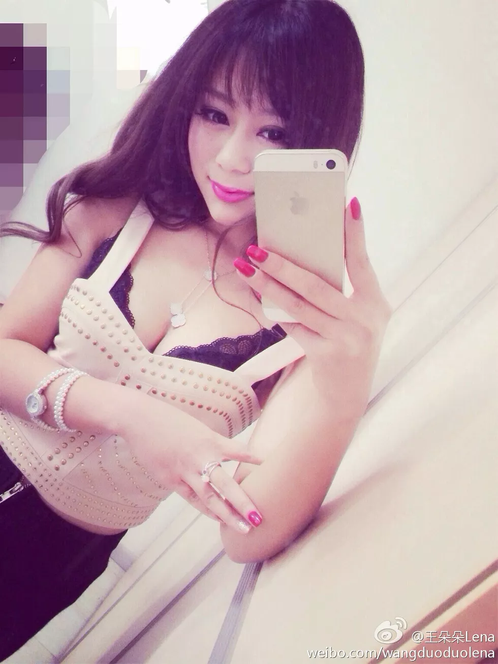 甜美尤物王朵朵Lena火爆身材童颜巨乳性感微博写真498P