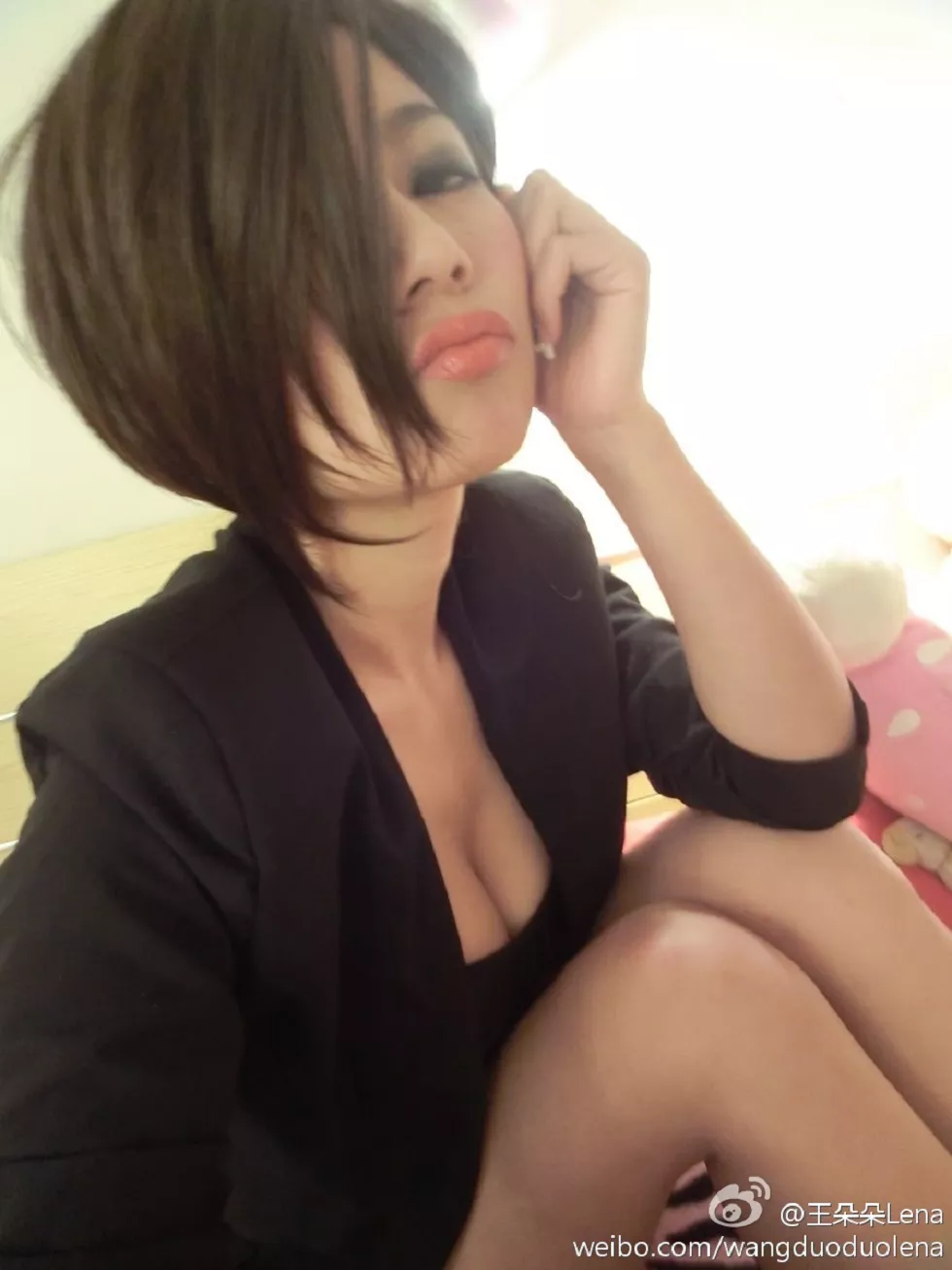 甜美尤物王朵朵Lena火爆身材童颜巨乳性感微博写真498P