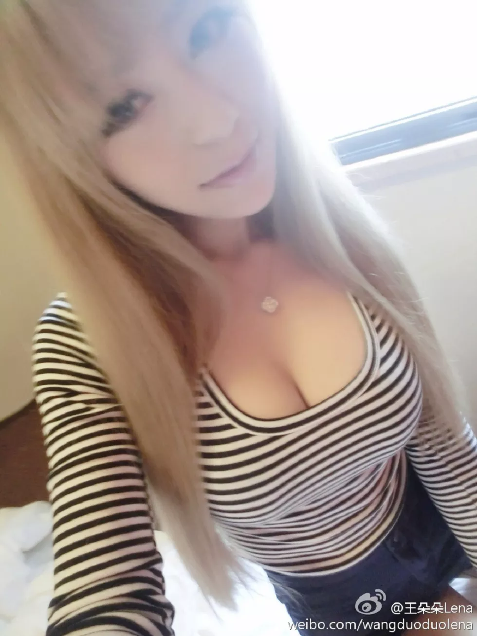 甜美尤物王朵朵Lena火爆身材童颜巨乳性感微博写真498P