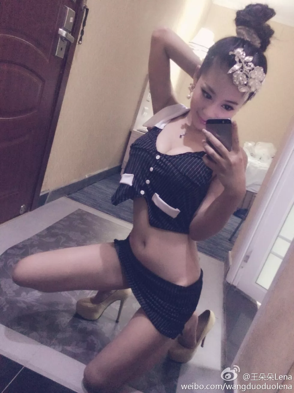 甜美尤物王朵朵Lena火爆身材童颜巨乳性感微博写真498P