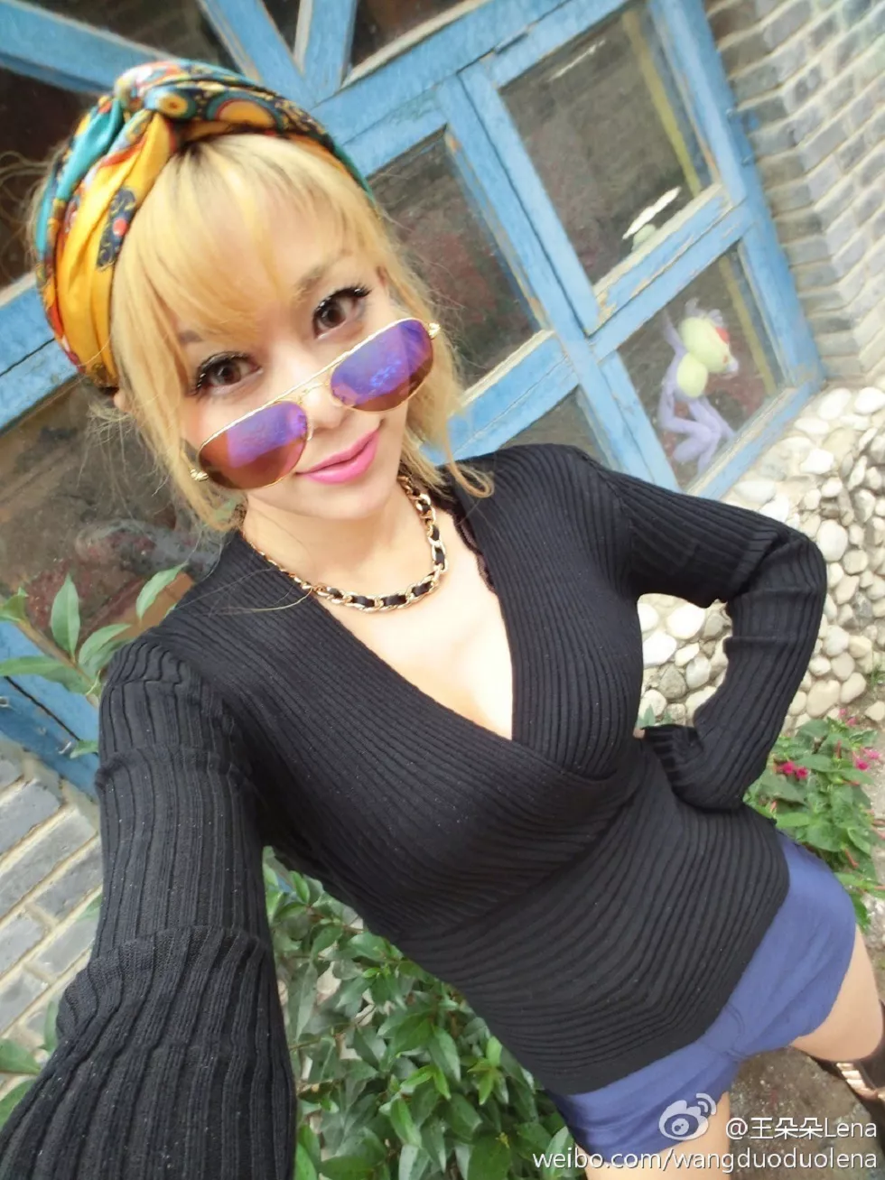 甜美尤物王朵朵Lena火爆身材童颜巨乳性感微博写真498P