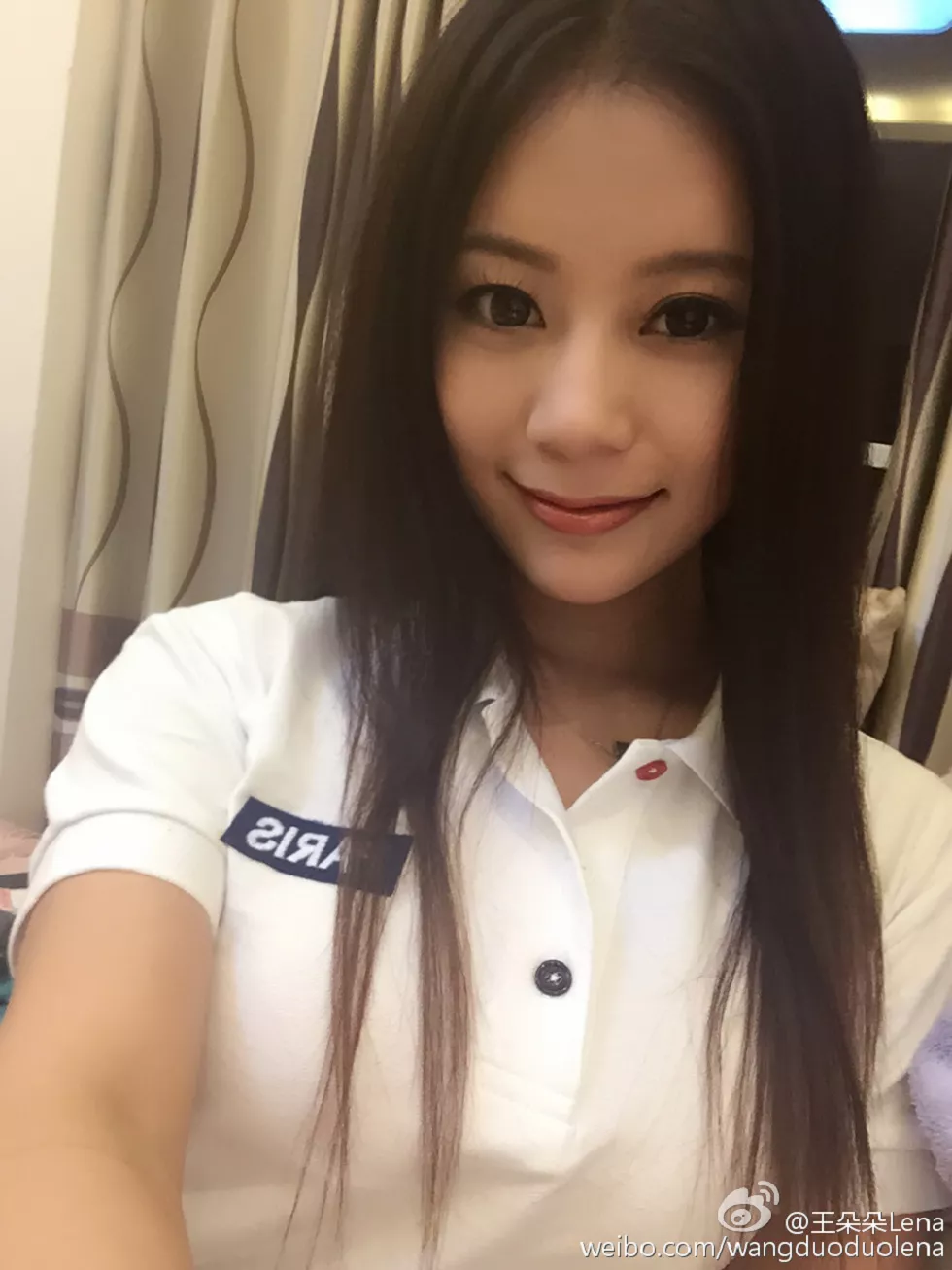 甜美尤物王朵朵Lena火爆身材童颜巨乳性感微博写真498P