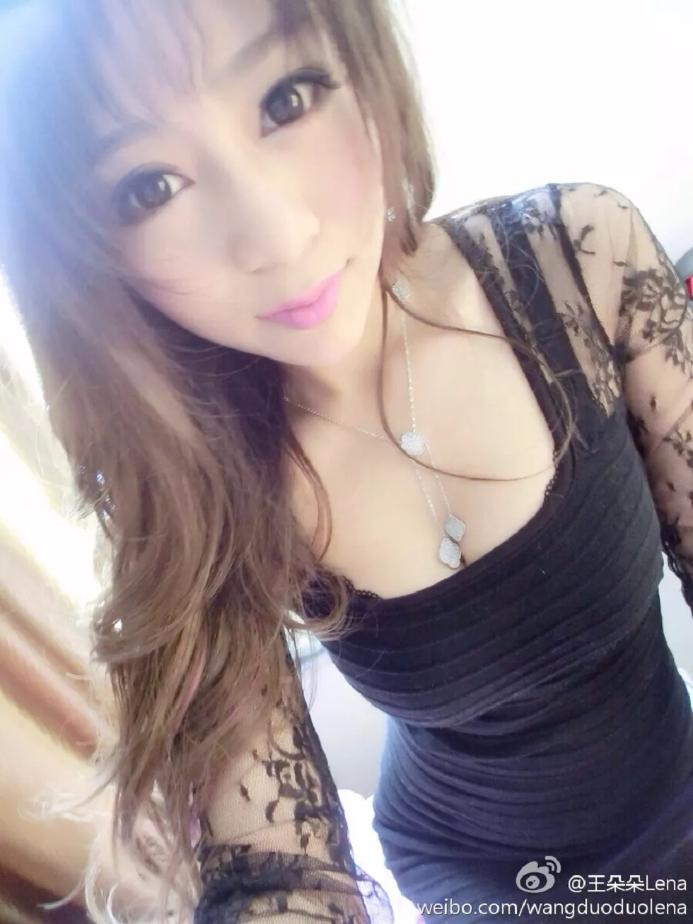 甜美尤物王朵朵Lena火爆身材童颜巨乳性感微博写真498P