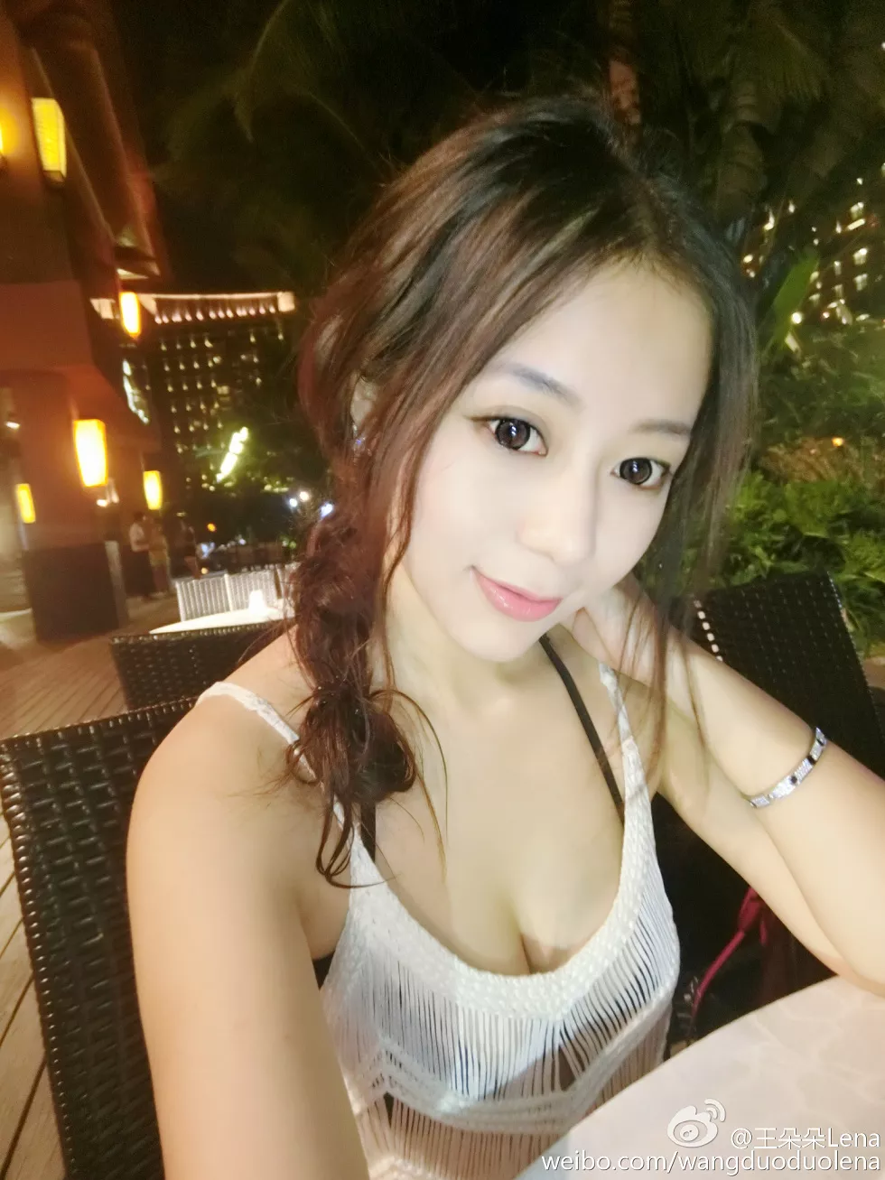 甜美尤物王朵朵Lena火爆身材童颜巨乳性感微博写真498P