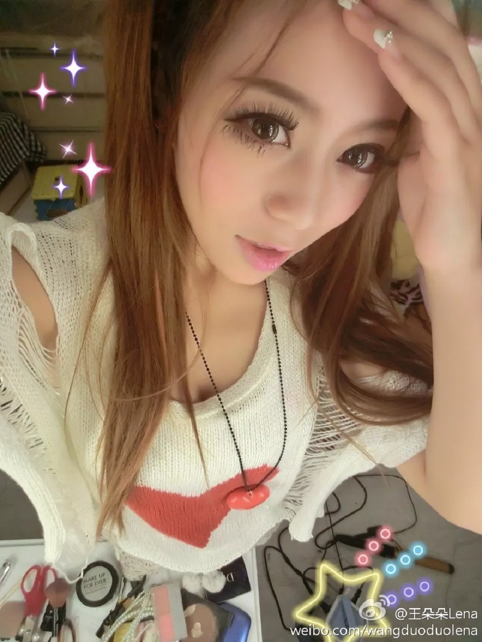 甜美尤物王朵朵Lena火爆身材童颜巨乳性感微博写真498P