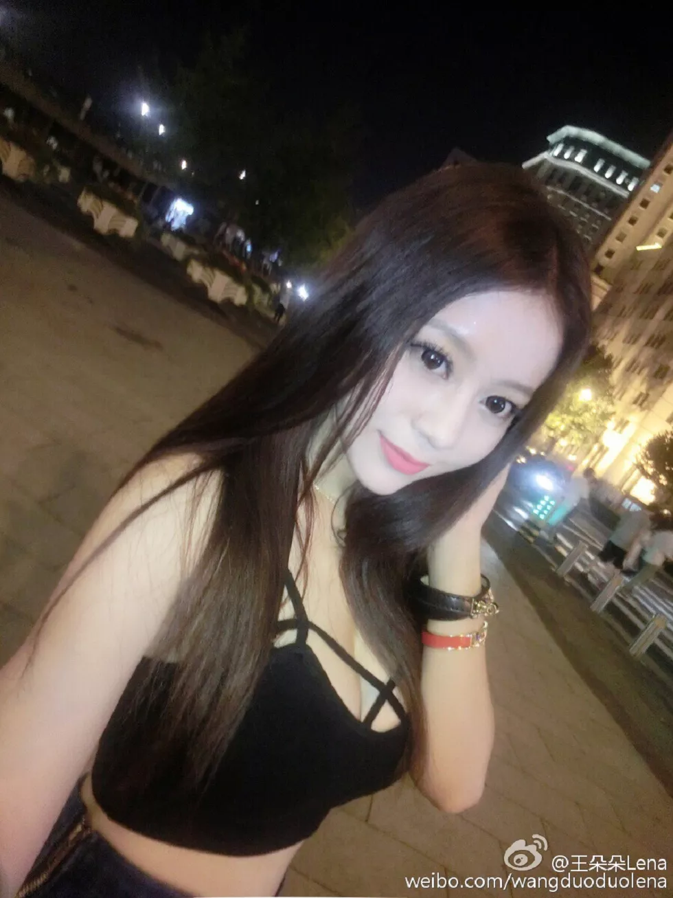 甜美尤物王朵朵Lena火爆身材童颜巨乳性感微博写真498P