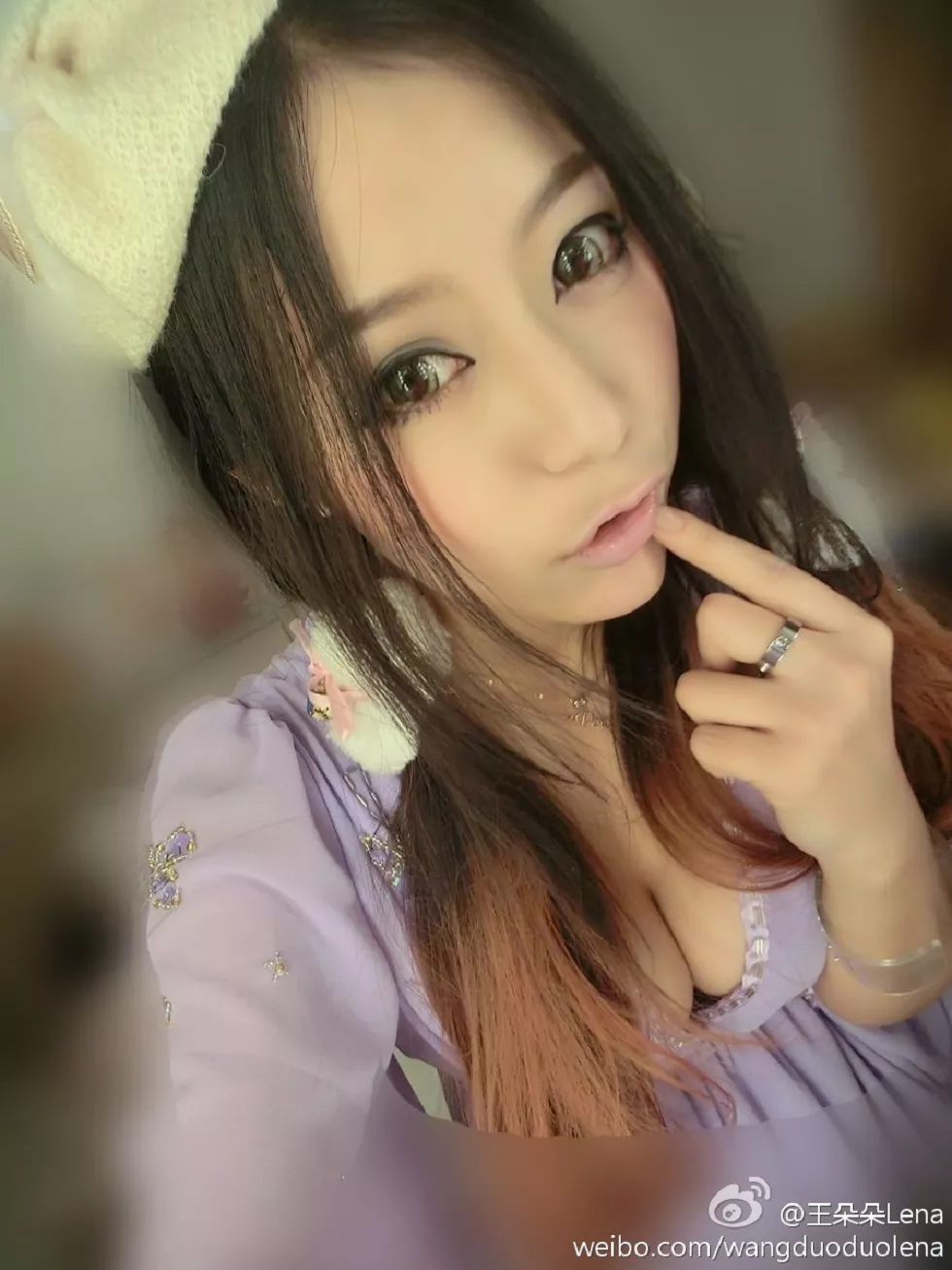 甜美尤物王朵朵Lena火爆身材童颜巨乳性感微博写真498P