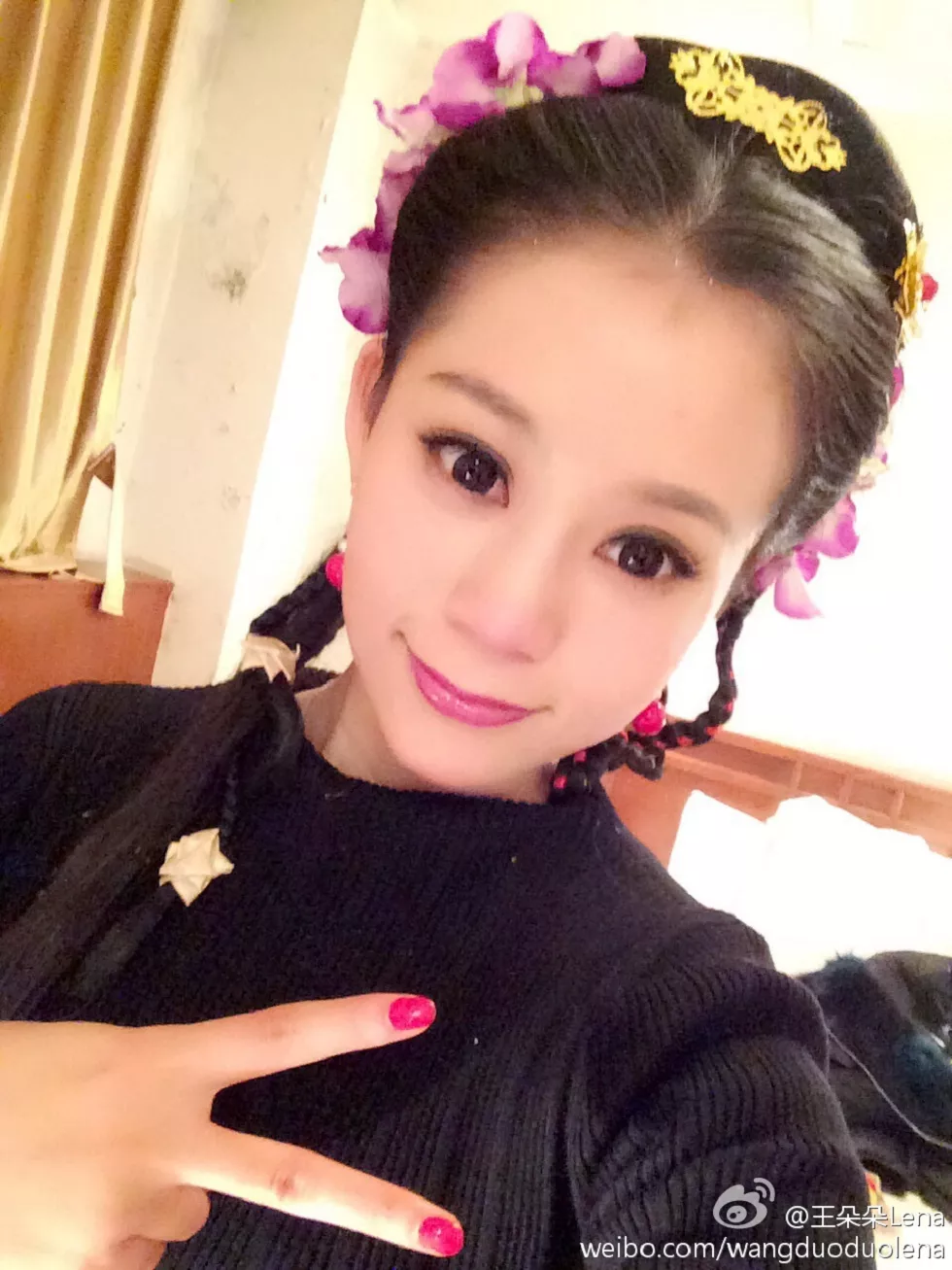 甜美尤物王朵朵Lena火爆身材童颜巨乳性感微博写真498P