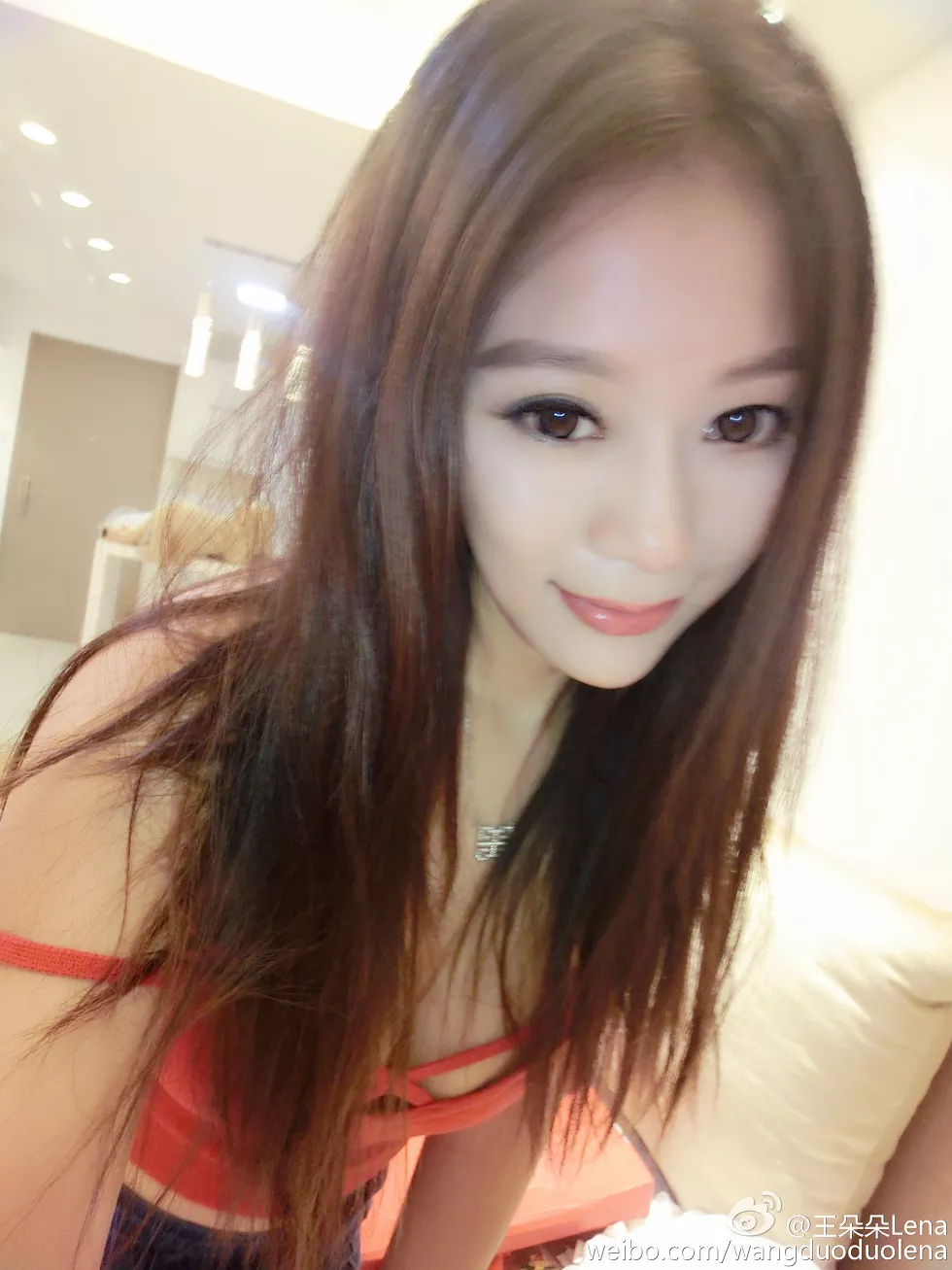 甜美尤物王朵朵Lena火爆身材童颜巨乳性感微博写真498P