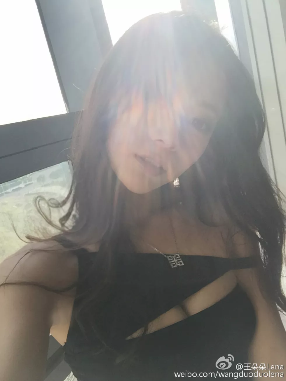 甜美尤物王朵朵Lena火爆身材童颜巨乳性感微博写真498P