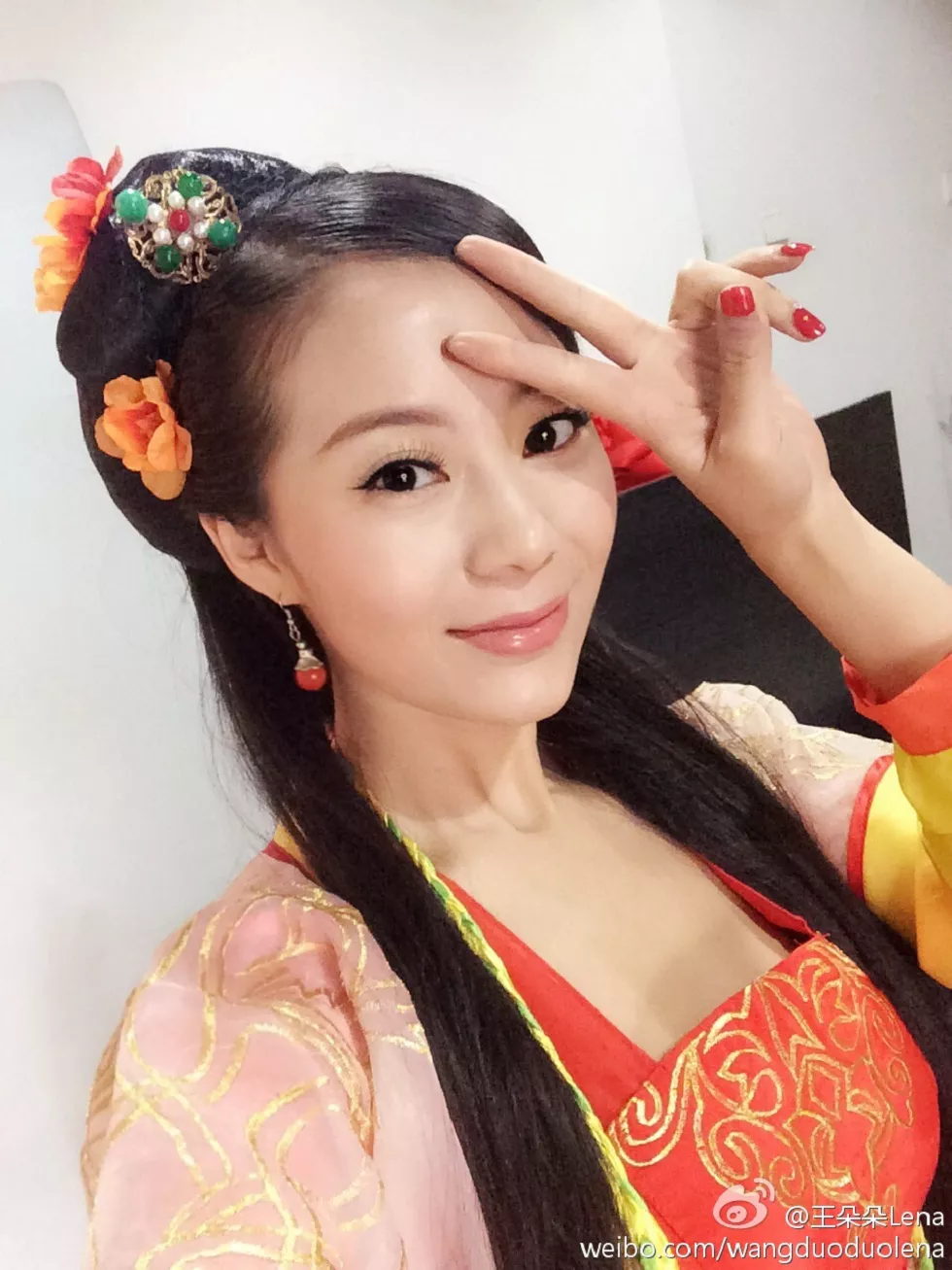 甜美尤物王朵朵Lena火爆身材童颜巨乳性感微博写真498P