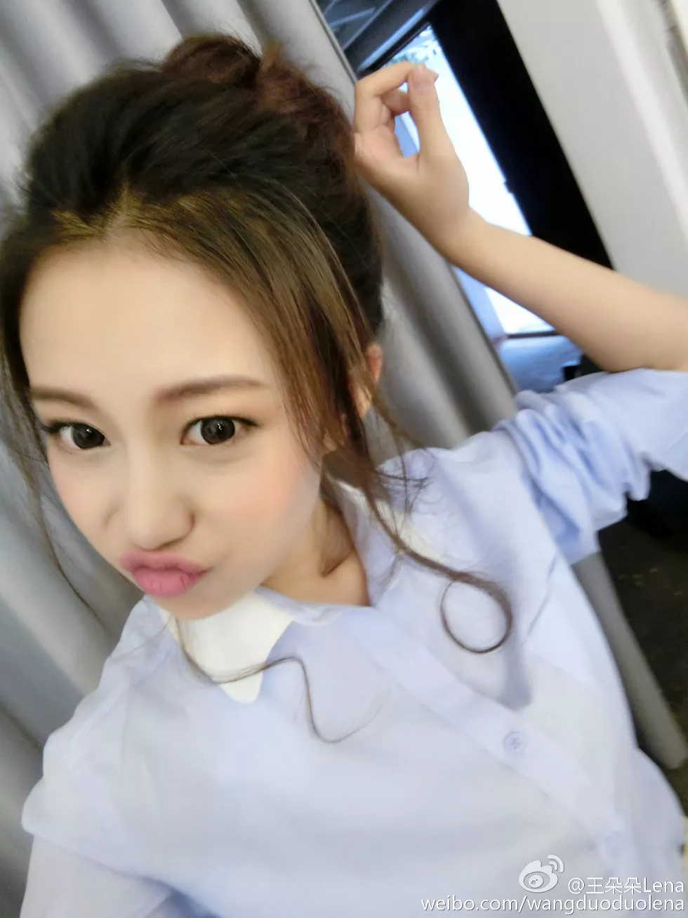 甜美尤物王朵朵Lena火爆身材童颜巨乳性感微博写真498P