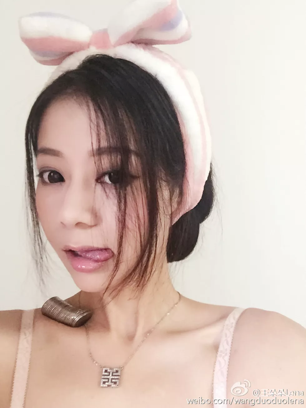 甜美尤物王朵朵Lena火爆身材童颜巨乳性感微博写真498P