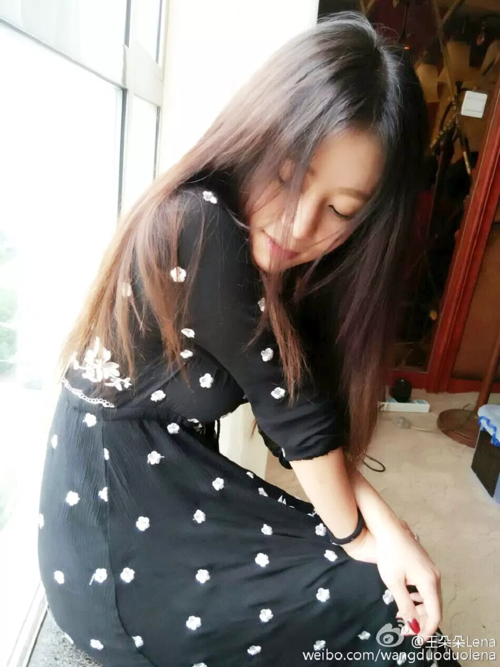 甜美尤物王朵朵Lena火爆身材童颜巨乳性感微博写真498P
