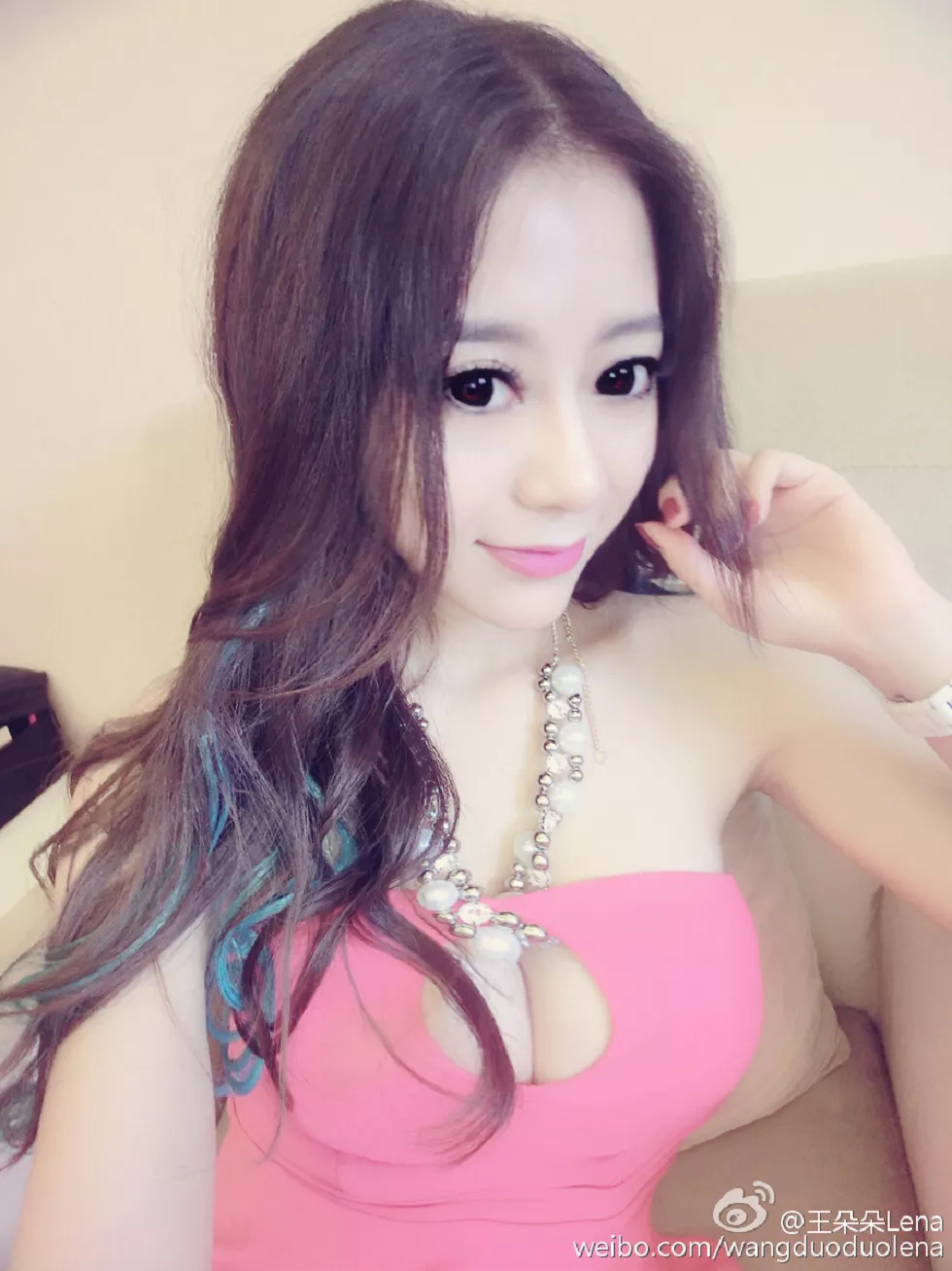 甜美尤物王朵朵Lena火爆身材童颜巨乳性感微博写真498P