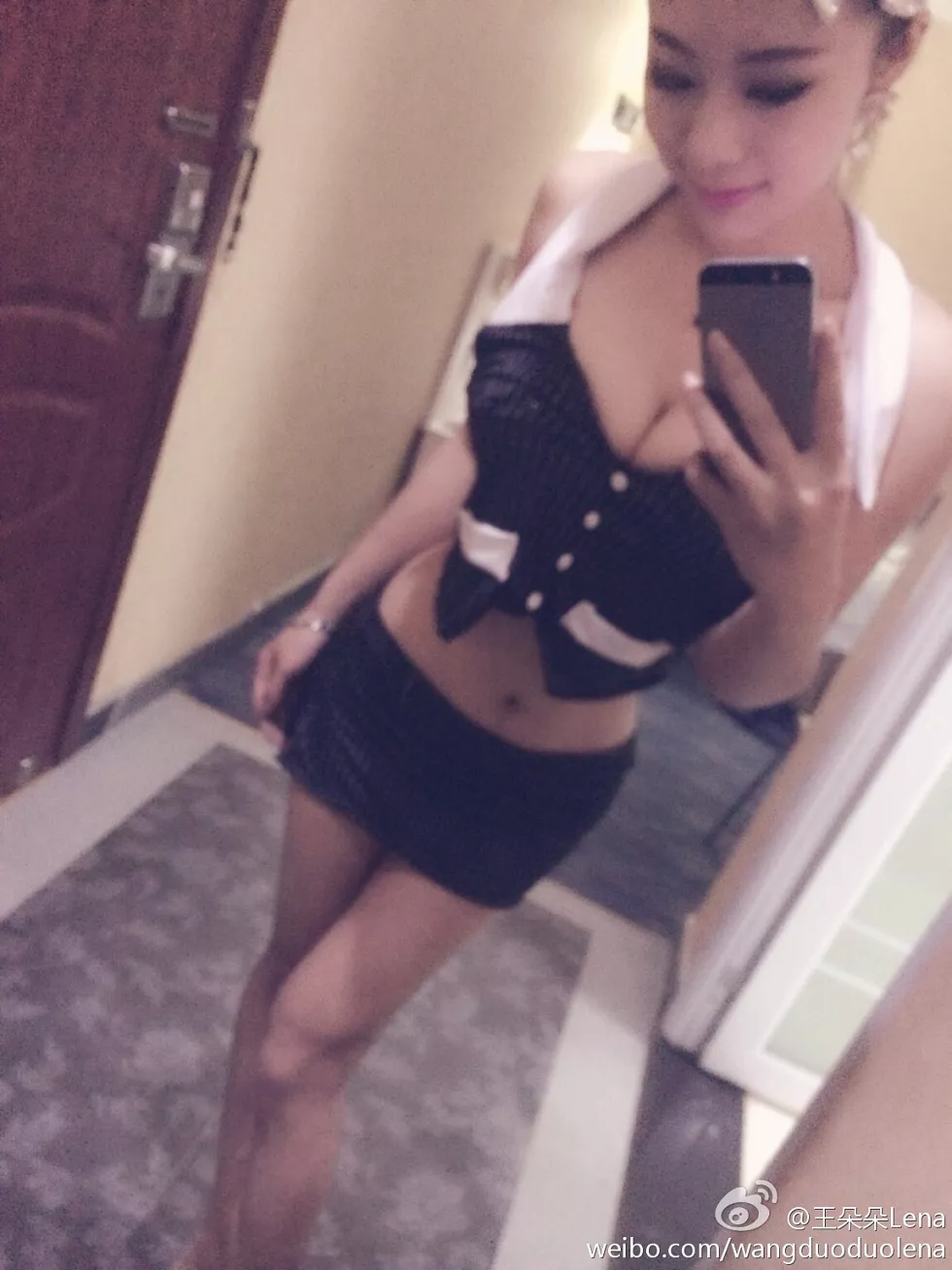 甜美尤物王朵朵Lena火爆身材童颜巨乳性感微博写真498P