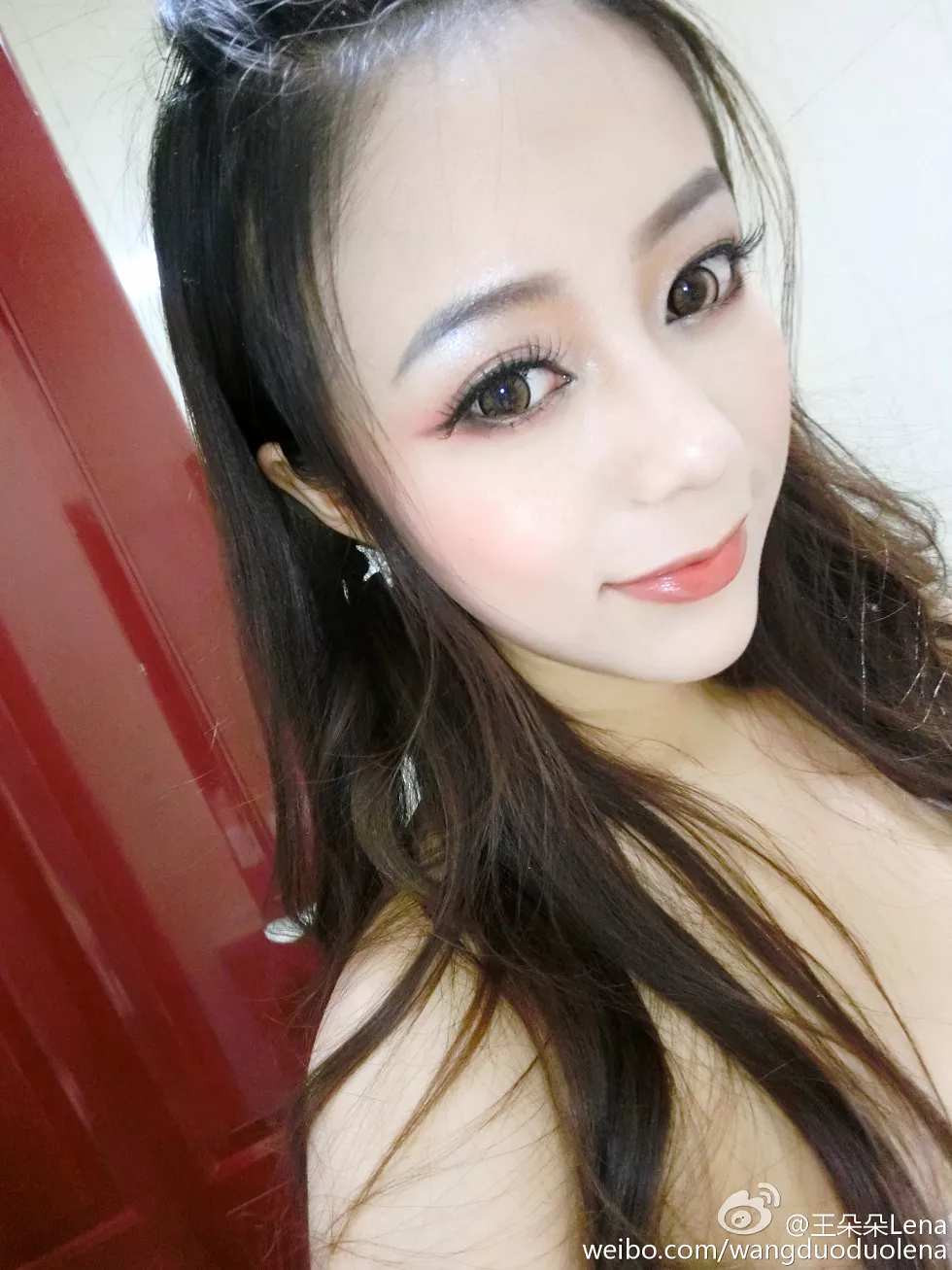 甜美尤物王朵朵Lena火爆身材童颜巨乳性感微博写真498P