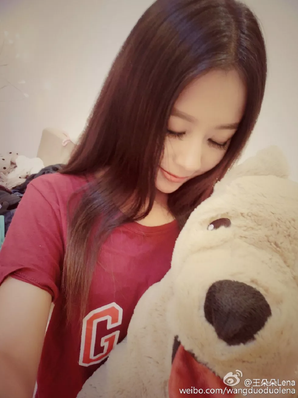 甜美尤物王朵朵Lena火爆身材童颜巨乳性感微博写真498P