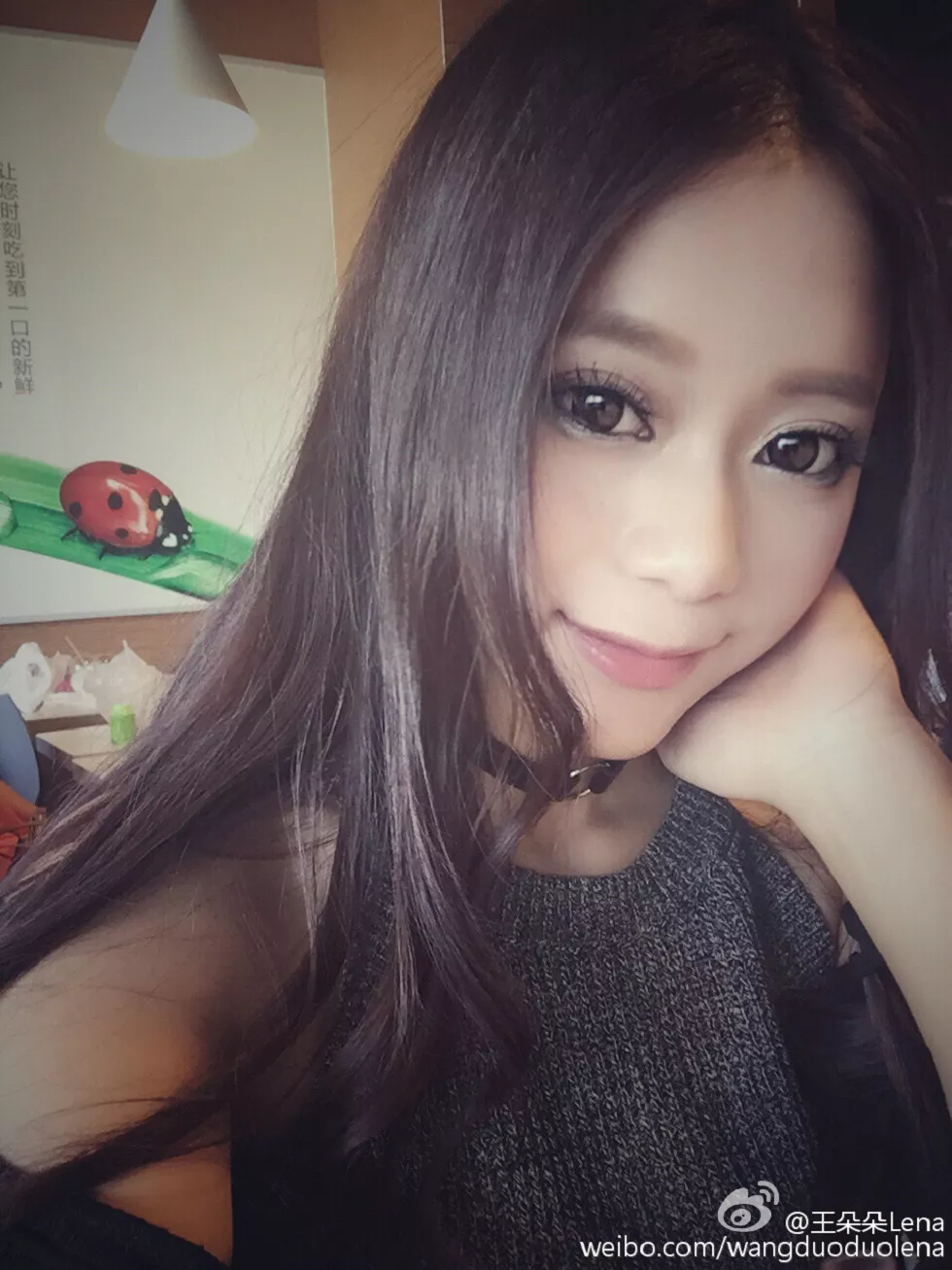 甜美尤物王朵朵Lena火爆身材童颜巨乳性感微博写真498P