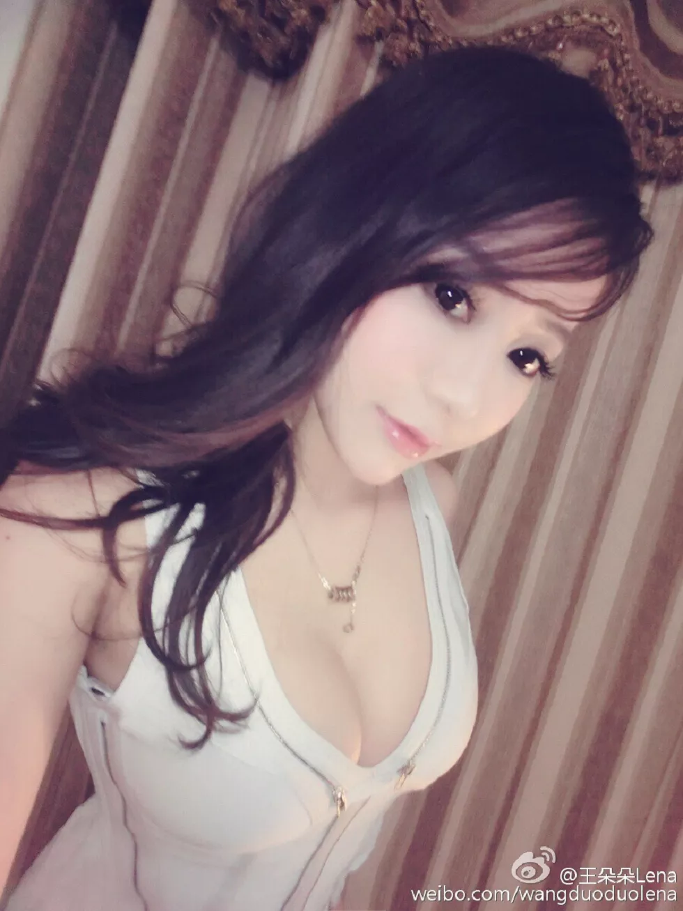 甜美尤物王朵朵Lena火爆身材童颜巨乳性感微博写真498P