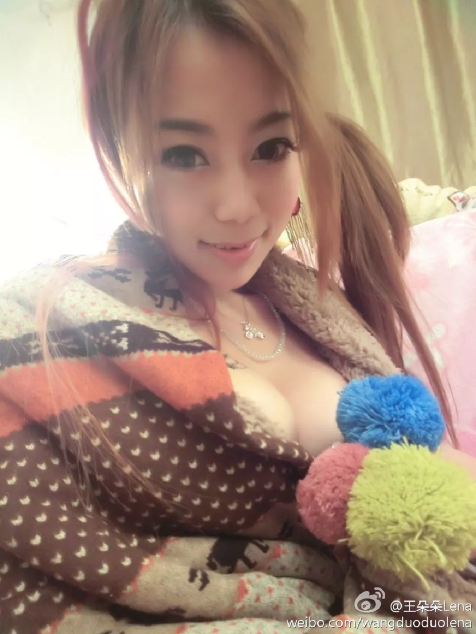 甜美尤物王朵朵Lena火爆身材童颜巨乳性感微博写真498P