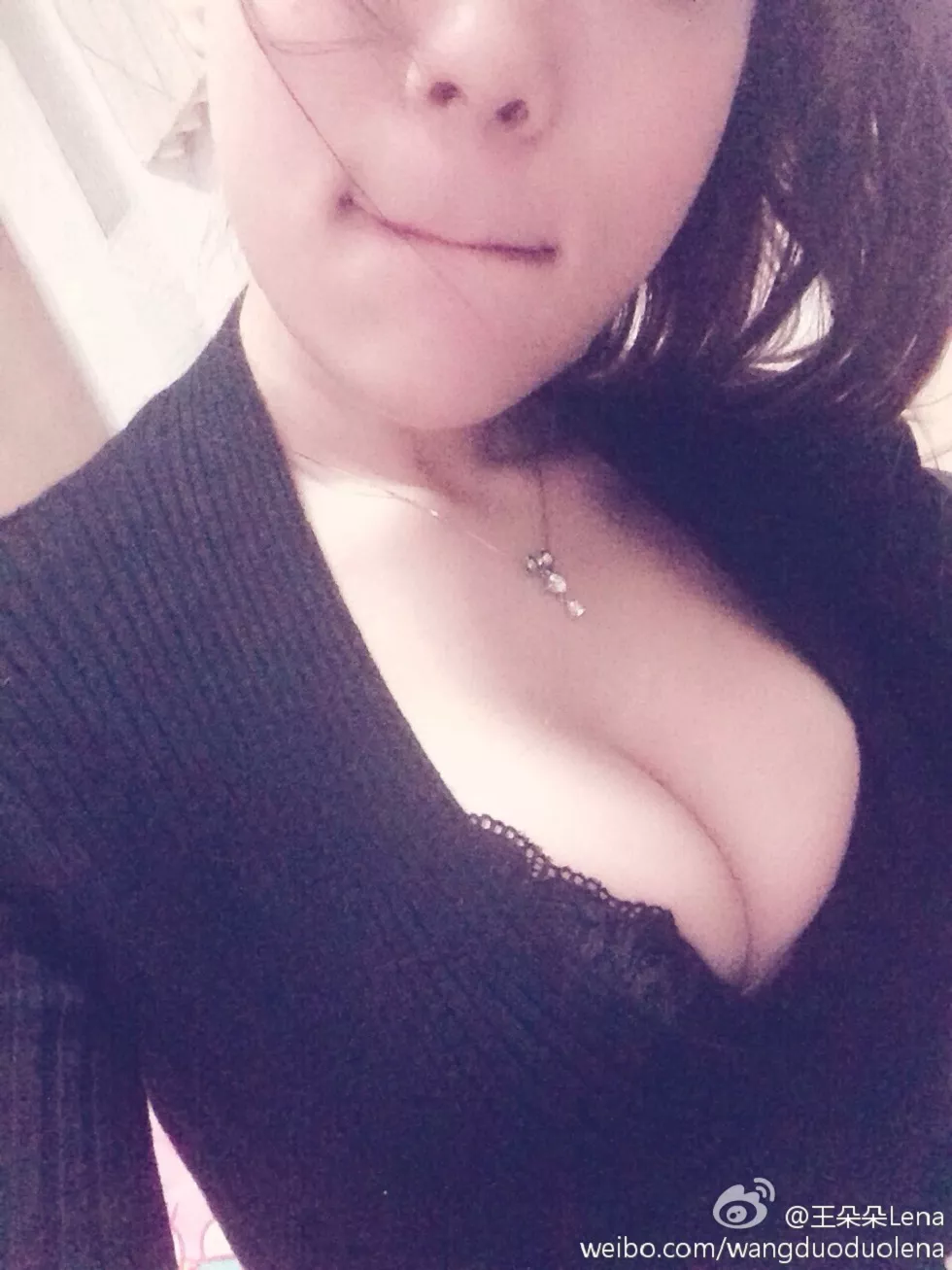 甜美尤物王朵朵Lena火爆身材童颜巨乳性感微博写真498P