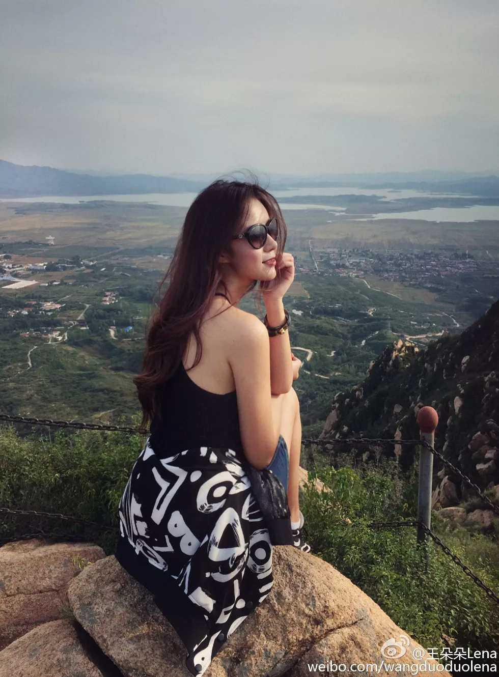 甜美尤物王朵朵Lena火爆身材童颜巨乳性感微博写真498P