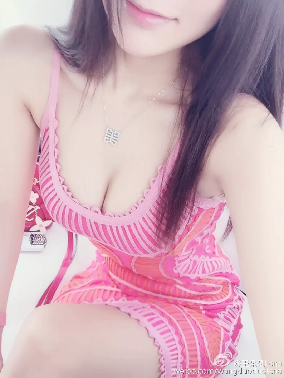 甜美尤物王朵朵Lena火爆身材童颜巨乳性感微博写真498P