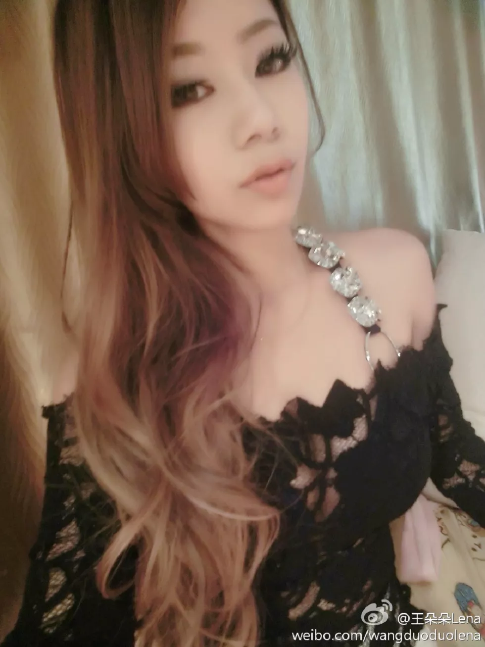 甜美尤物王朵朵Lena火爆身材童颜巨乳性感微博写真498P