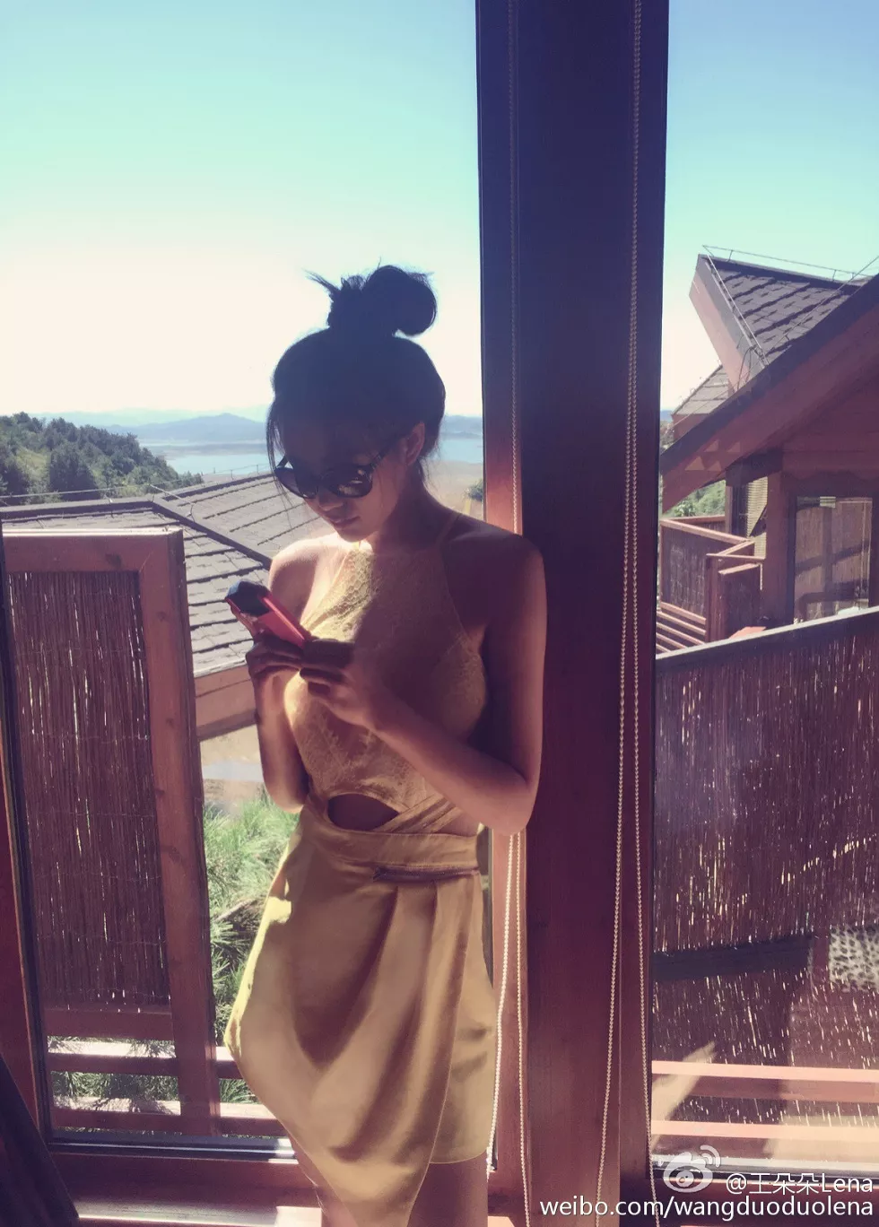 甜美尤物王朵朵Lena火爆身材童颜巨乳性感微博写真498P