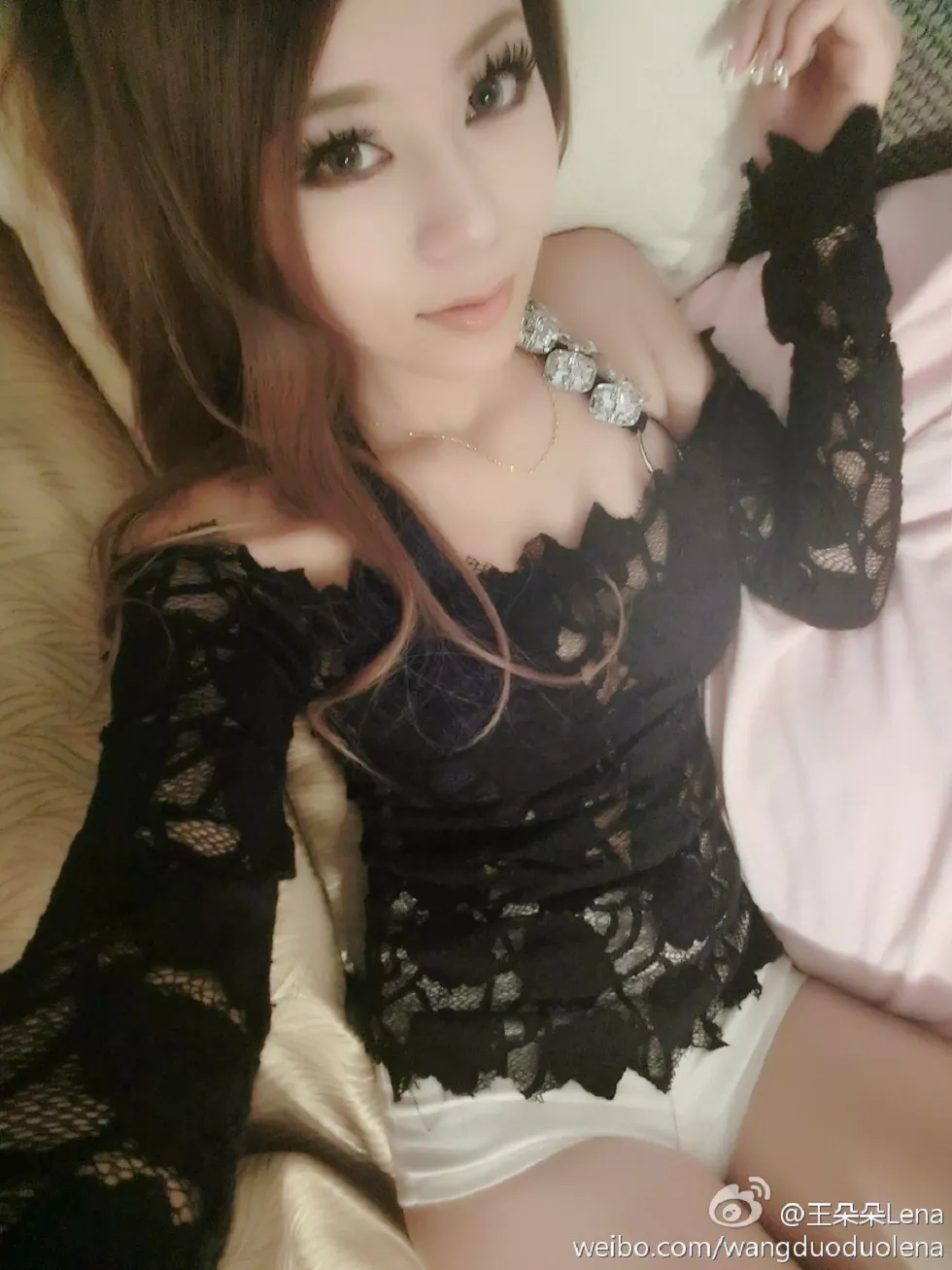甜美尤物王朵朵Lena火爆身材童颜巨乳性感微博写真498P
