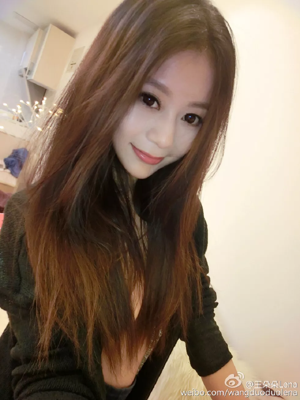 甜美尤物王朵朵Lena火爆身材童颜巨乳性感微博写真498P