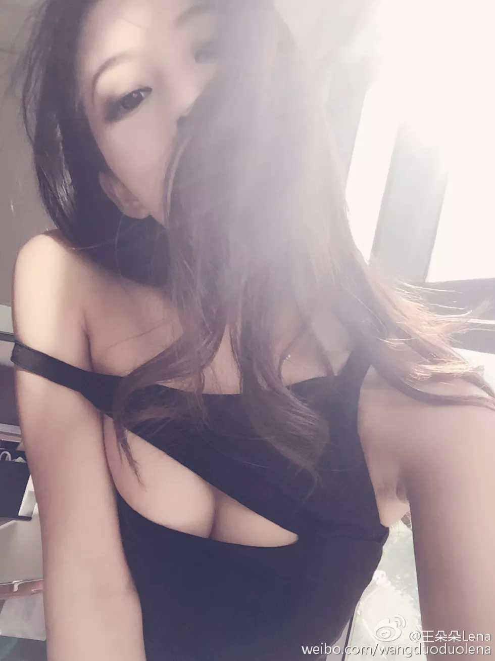 甜美尤物王朵朵Lena火爆身材童颜巨乳性感微博写真498P