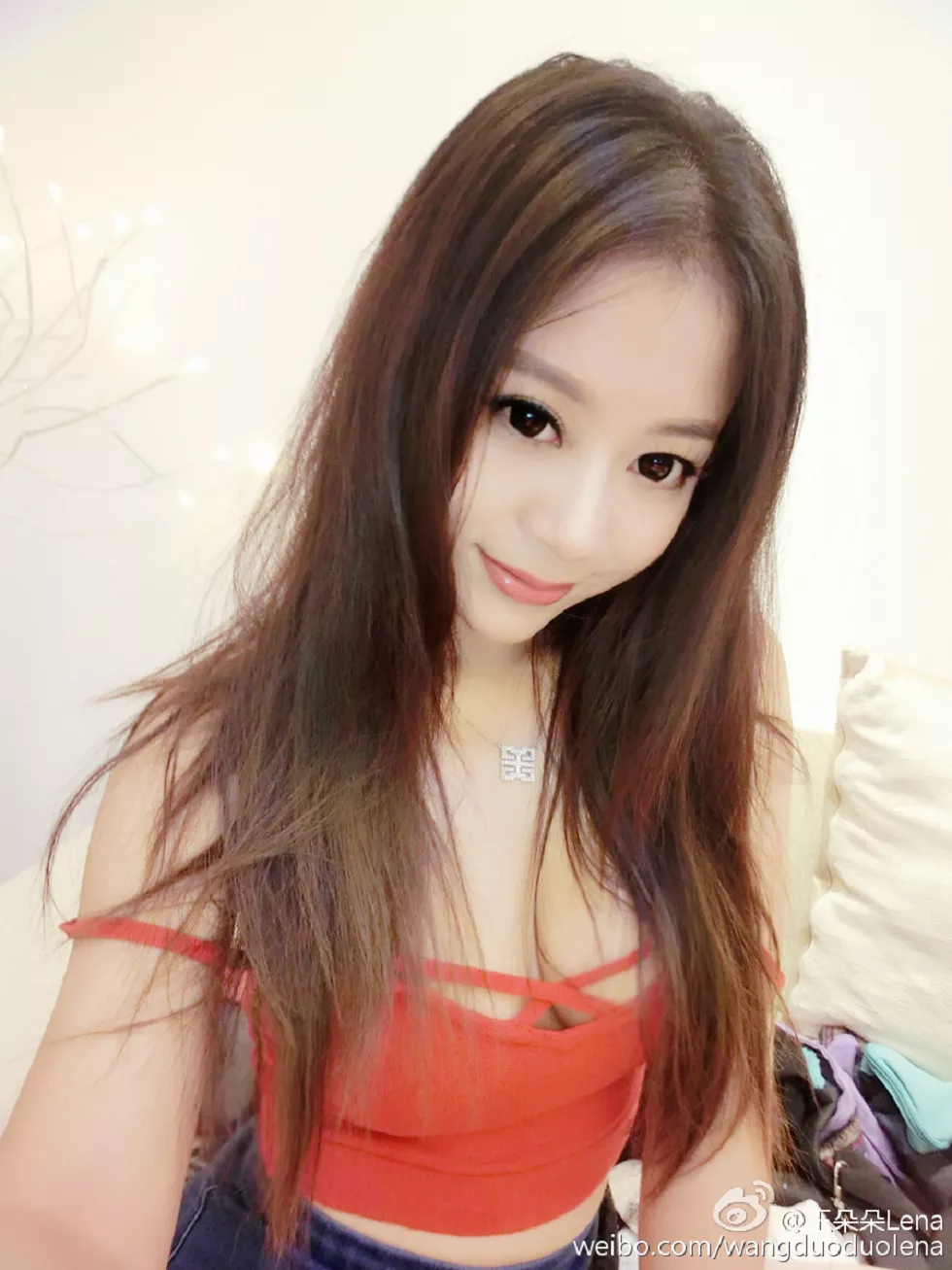 甜美尤物王朵朵Lena火爆身材童颜巨乳性感微博写真498P