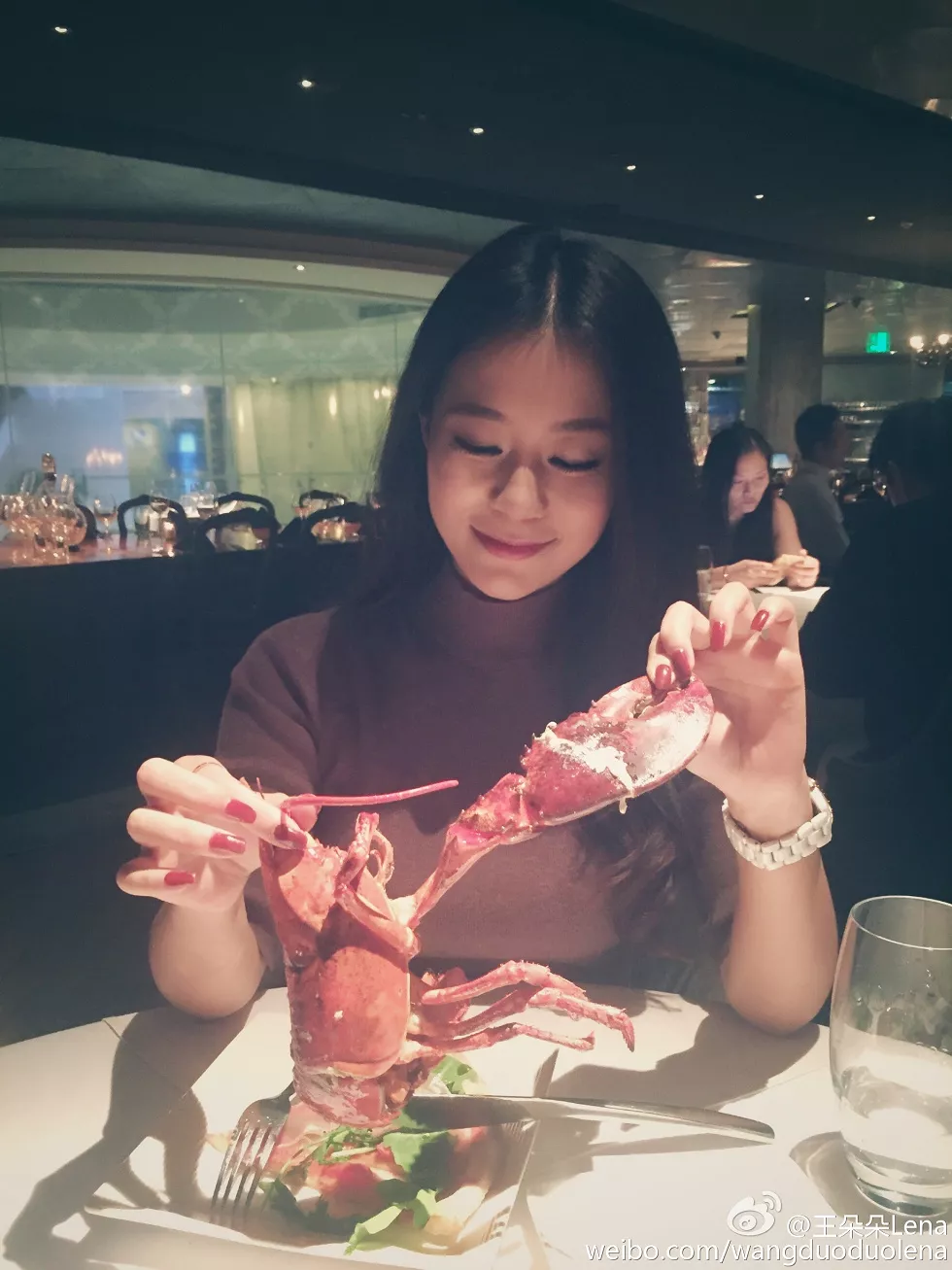 甜美尤物王朵朵Lena火爆身材童颜巨乳性感微博写真498P