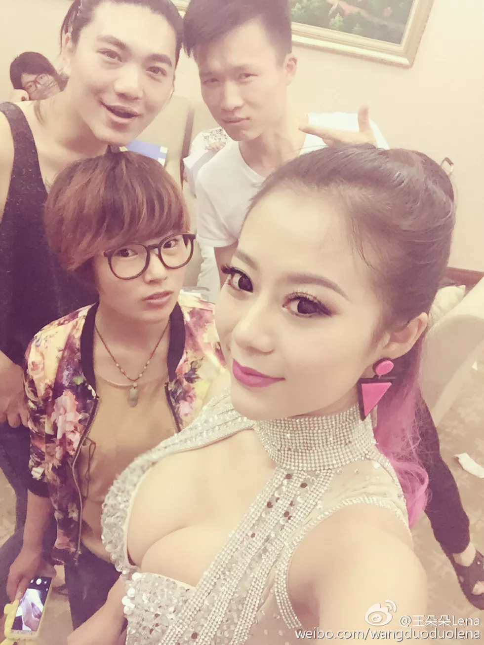 甜美尤物王朵朵Lena火爆身材童颜巨乳性感微博写真498P