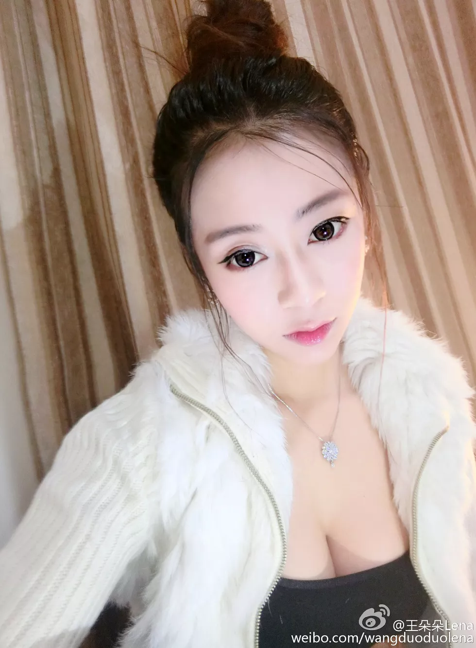 甜美尤物王朵朵Lena火爆身材童颜巨乳性感微博写真498P