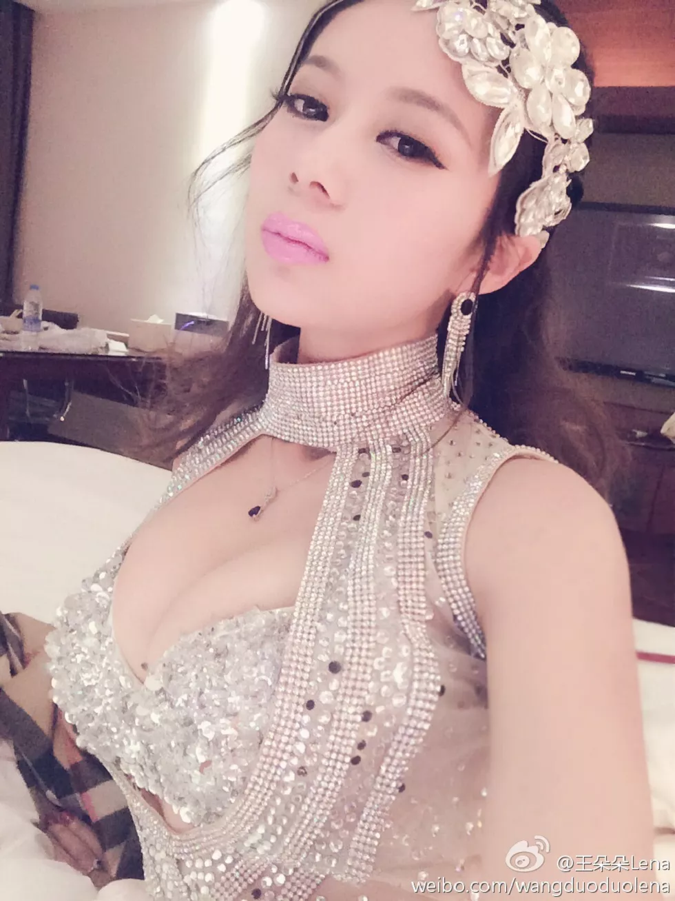 甜美尤物王朵朵Lena火爆身材童颜巨乳性感微博写真498P