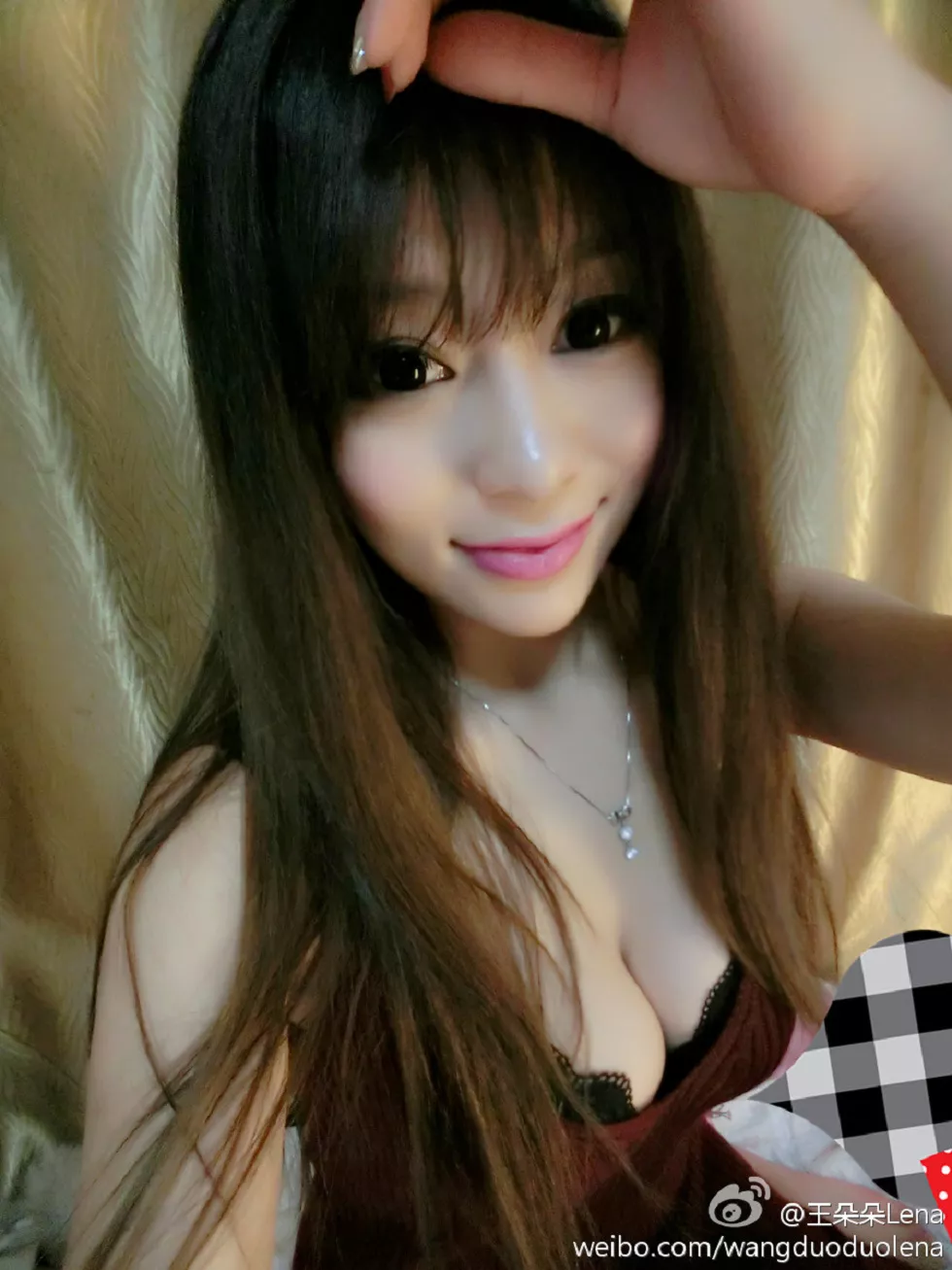 甜美尤物王朵朵Lena火爆身材童颜巨乳性感微博写真498P