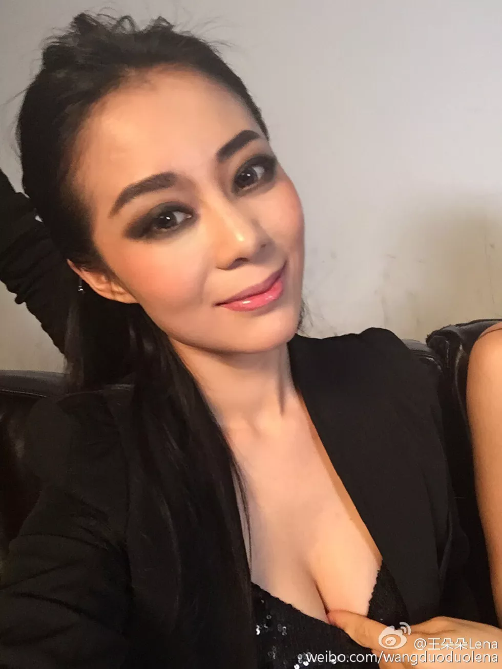 甜美尤物王朵朵Lena火爆身材童颜巨乳性感微博写真498P
