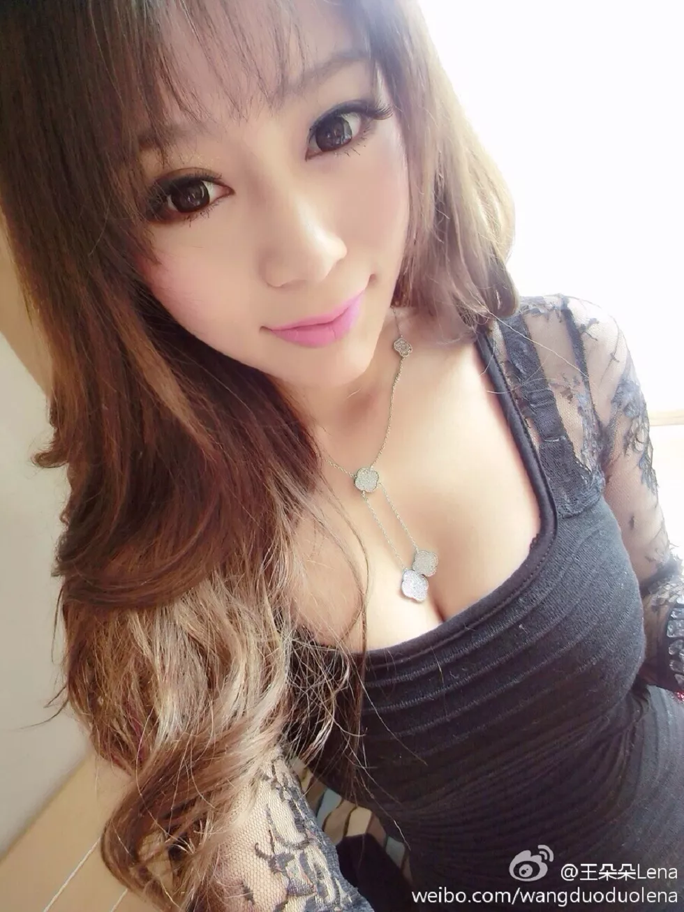 甜美尤物王朵朵Lena火爆身材童颜巨乳性感微博写真498P